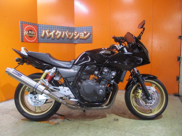 横から見てもこの通り状態グッド！Ｒ周りもとってもすっきりフェンダーレス済みの一台ですよ！